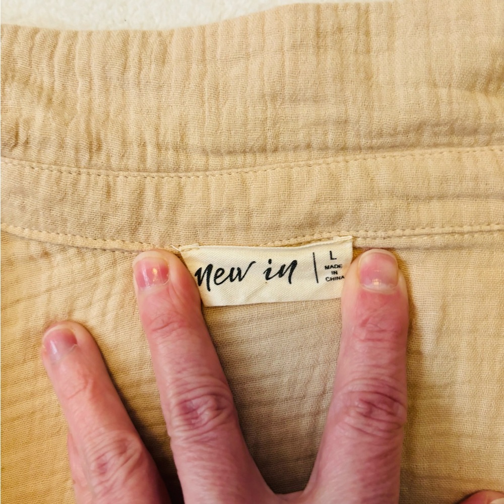 New in Size Large Beige Button-Front Romper EUC - Picture 4 of 4